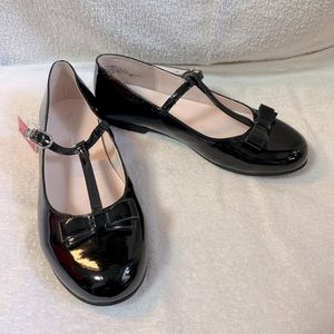 NWT Nina black patent leather Mary Jane’s shoes in size 4